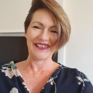 Meet your Posher, Debbie